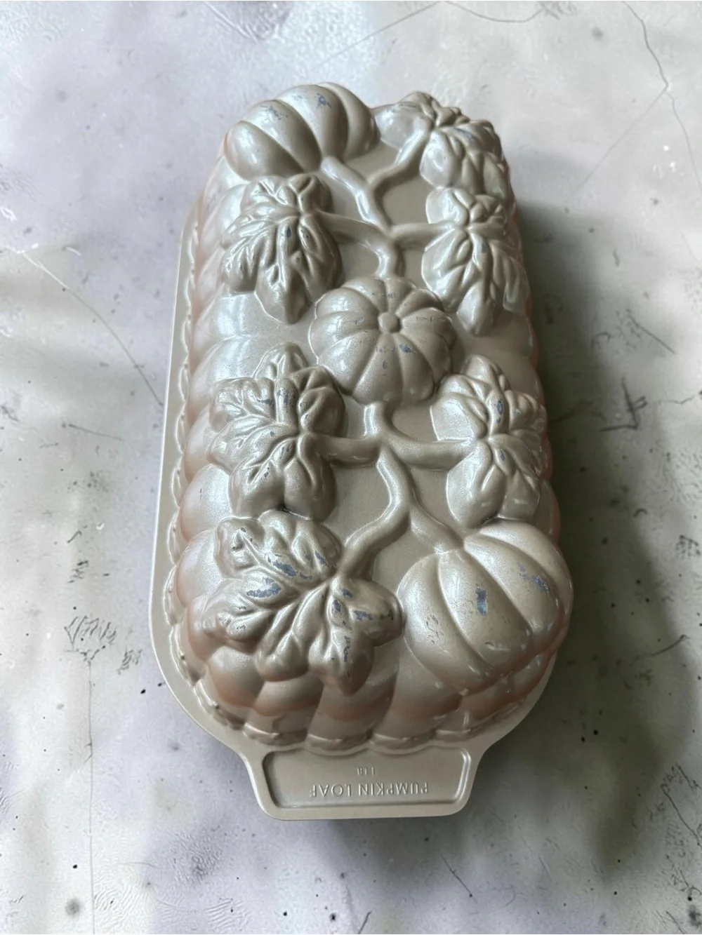 Nordic Ware Cast Aluminum 6-Cup Baking Pumpkins Patch Loaf Pan Baking Excellent